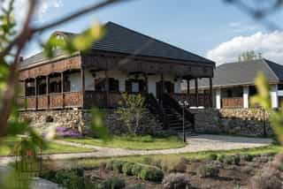 Cabana Casuta de pe dealul Cojocului din Gura Humorului